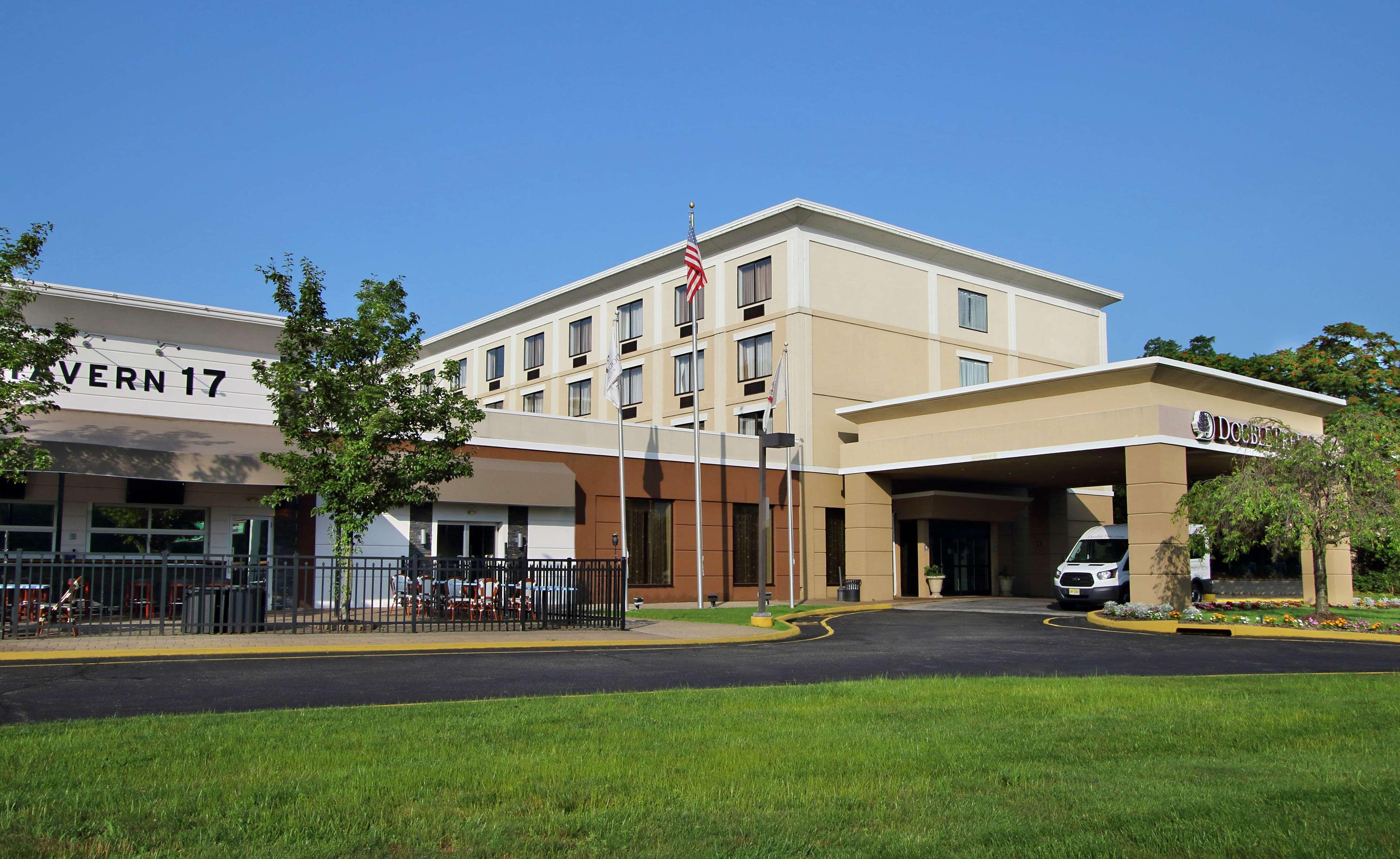 Hotel Doubletree By Hilton Mahwah Exterior foto