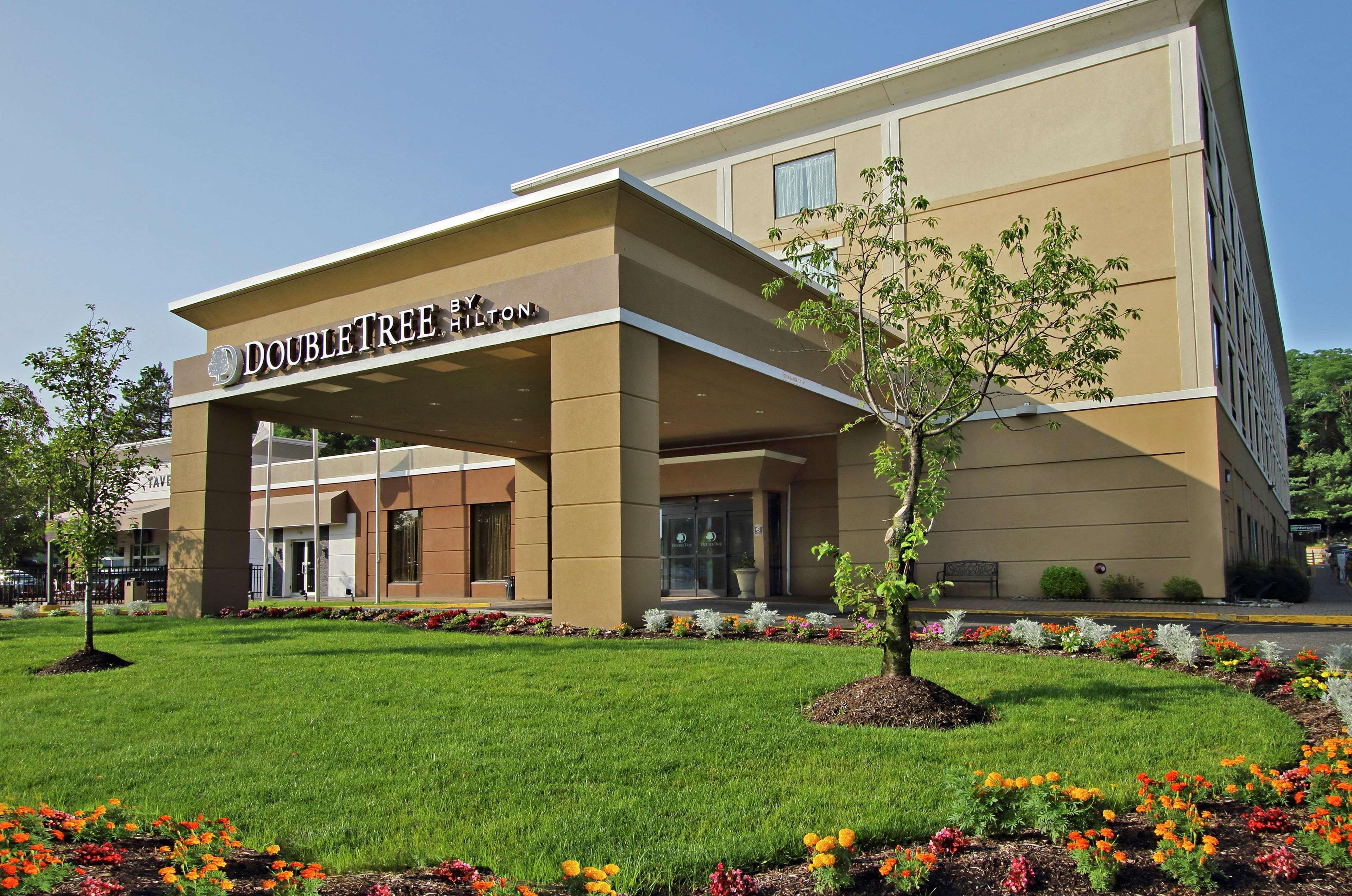 Hotel Doubletree By Hilton Mahwah Exterior foto