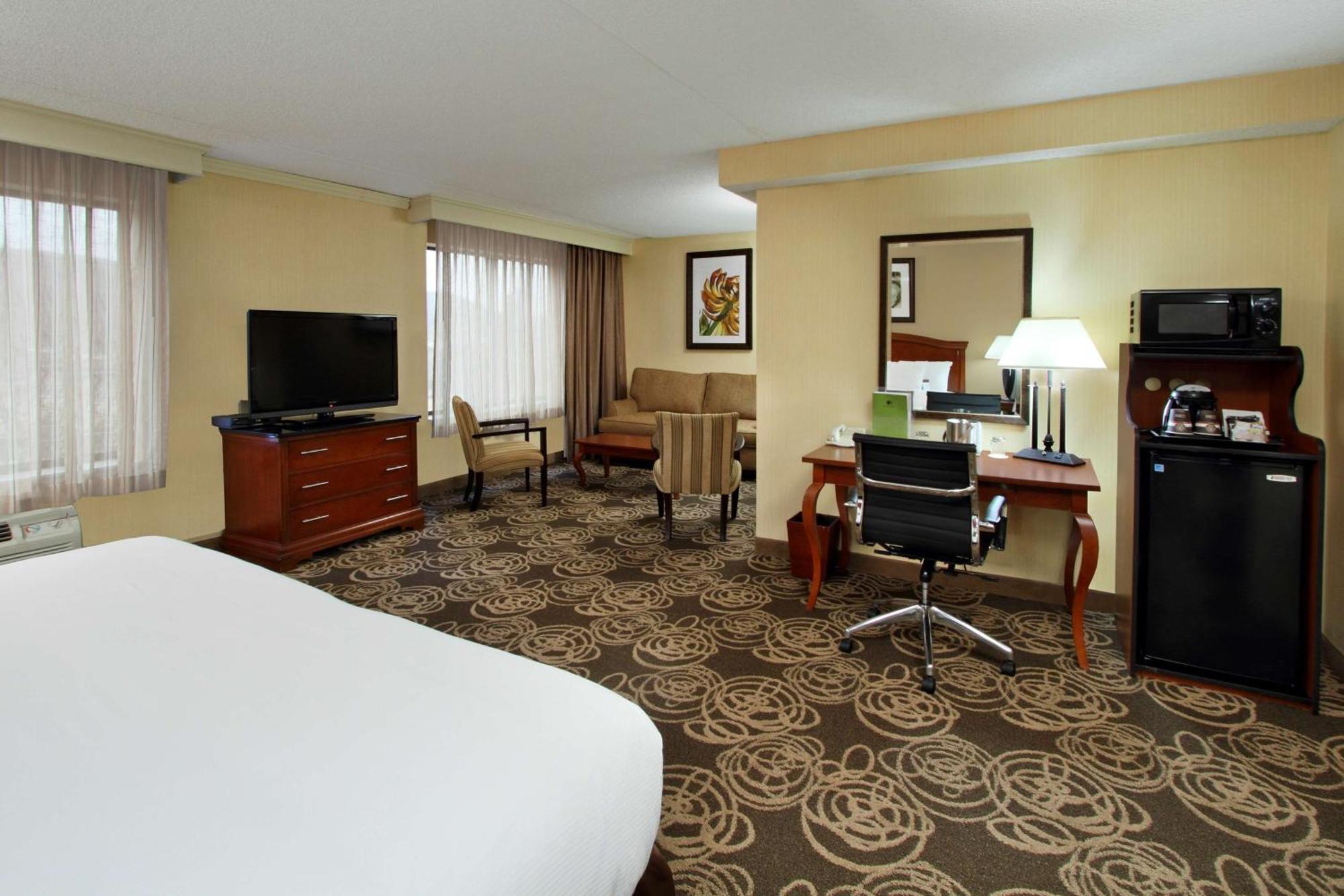 Hotel Doubletree By Hilton Mahwah Exterior foto